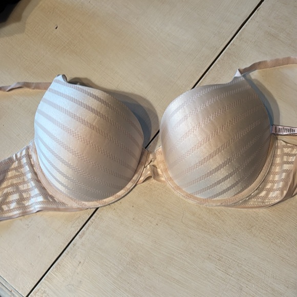 Victoria‘s Secret Bra Bundle - Picture 3 of 3